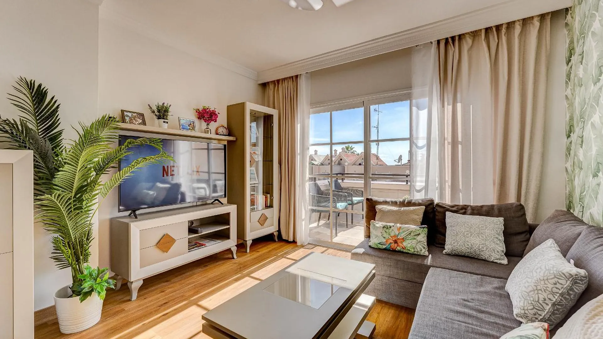 Yucca Park, Lovely, Quiet, 2 Bedroom, 70M2, Ocean Pool View! أذيخي 0*,  إسبانيا